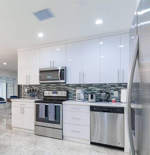 Fully equipped kitchen.