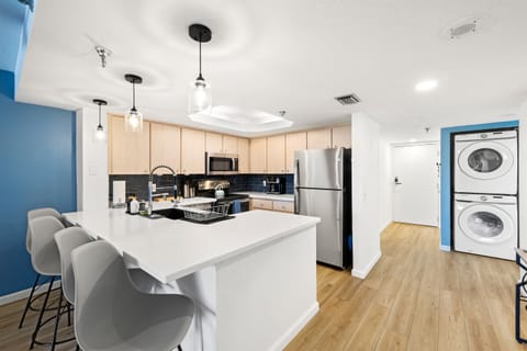 breakfast bar, kitchen, and dining area, full washer/dryer in unit