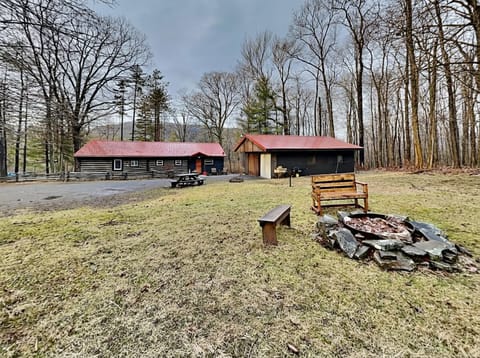 Welcome to Whiskey Barrel Lodge: Your Deep Creek Paradise!