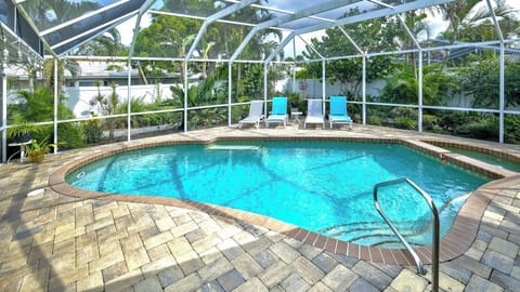 Easy Entry to Pool with Hand Rails and Shallow Seating