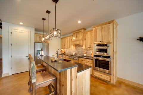 Kitchen | Trash Bags & Paper Towels