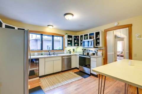 Kitchen | 1st Floor | Coffee Maker | Blender | Wine Cooler | Cooking Basics