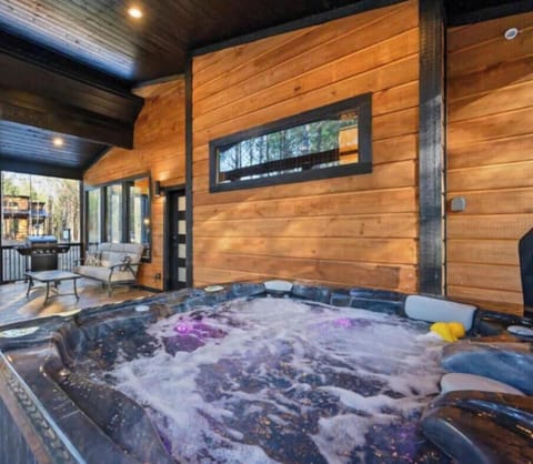 Wandering Pines | Hot Tub • Fire Pit • Bunk Room