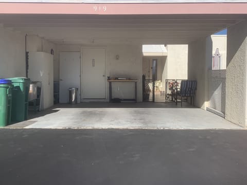 Citrus garden ~ parking, wide enough for 2 average sized cars