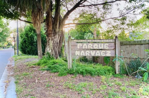 Welcome to: Parque Navarez, Historic neighborhood.
