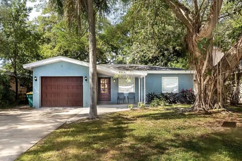 Tree-lined streets and lush neighborhood
