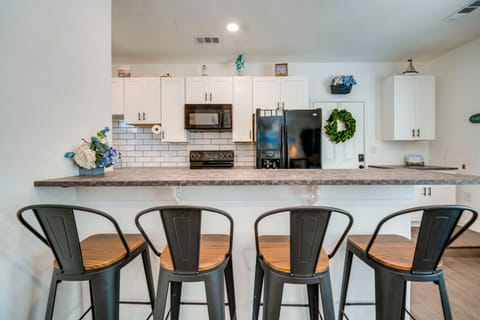 Dining Area | Breakfast Bar | Dishware/Flatware