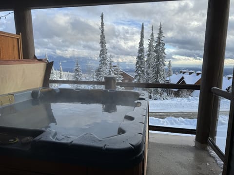 Indoor spa tub