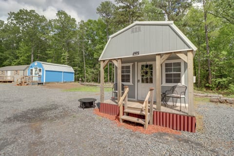 Higden Vacation Rental | Studio | 1BA | Stairs Required to Enter | 240 Sq Ft