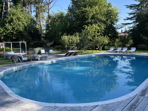 The big mosaic Swimming Pool with sunbeds and kiosk w/ kitchen, sofa and a table