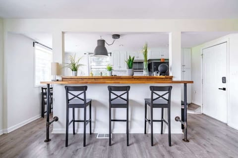 Functional Kitchen Island Our spacious kitchen island is perfect for casual dining, collaborative cooking, or a coffee break. This inviting space serves as the functional heart of our home
Airbnb vacation homes Columbus Ohio