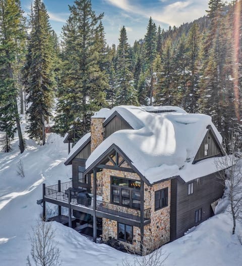 Pinnacle Peak Estate in Tamarack Resort is stunning year-round, but is the perfect winter wonderland getaway for large groups