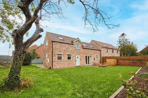 Fawcett Cottage, Tollerton - Host & Stay