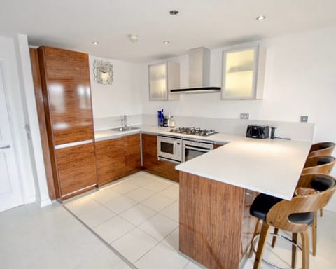 Fully equipped kitchen with breakfast bar. 