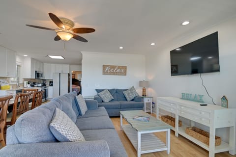 Living Room | Free WiFi | Smart TV