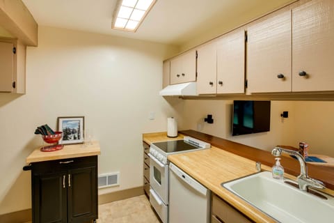 Kitchen | Dishwasher