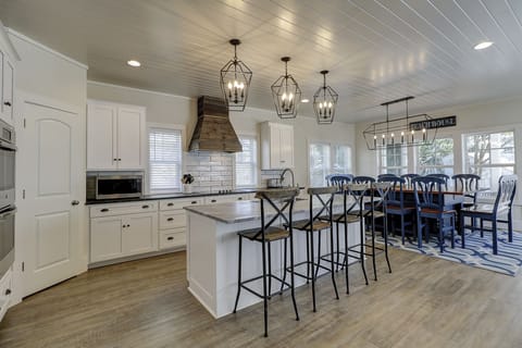 Kitchen /Dining Area
