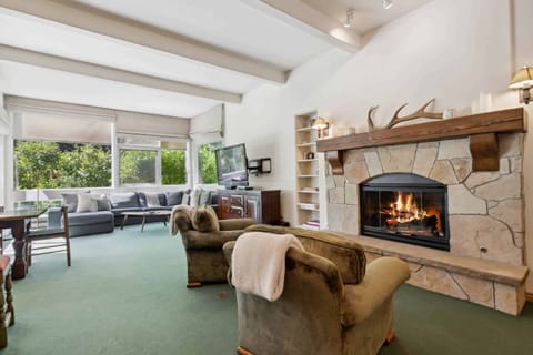 lodgeatlionshead-1-3507_53120544794_o