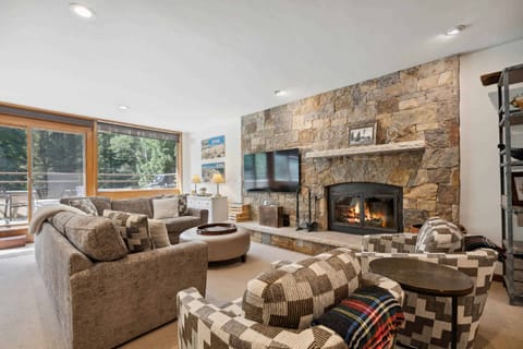 lodgeatlionshead-3-4521_53125153385_o
