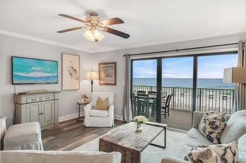 Main living room with patio deck seating