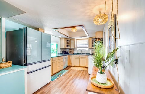 Kitchen | Main Level | Cooking Basics | Microwave | Coffee Maker | Toaster