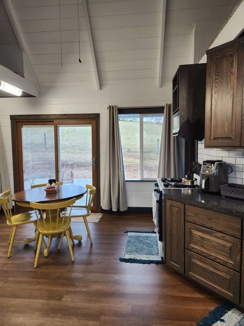 Cozy cottage located in rural Central Ohio. Cottage in Ohio