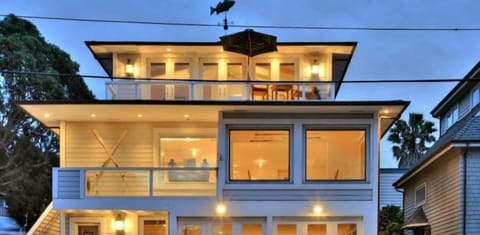 Maritime meets modern in this spacious, beautifully furnished house.