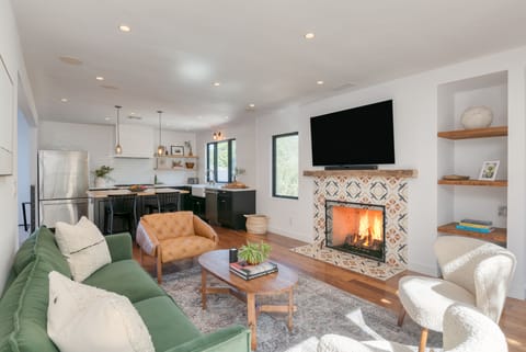 TV in the living room. Unfortunately, the fireplace is currently out of order. 