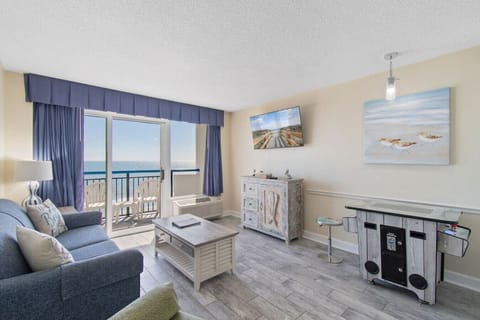 Enjoy the Smart TV and Retro Game Machine with over 1000 games in the Condo
