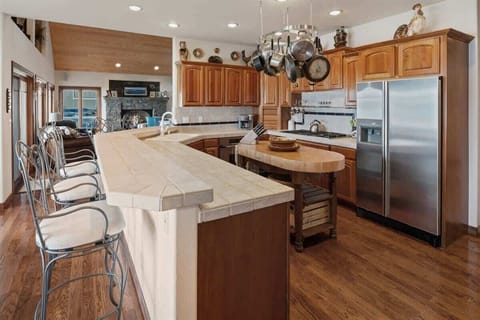 This kitchen is fully appointed and a joy to cook in.