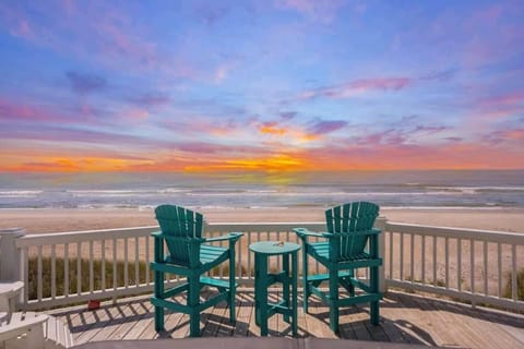 Find your escape at Topsail's Treasure, a beachfront home only 10 steps away from North Topsail Beach.