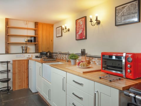 Kitchen | The Threshing Barn - Middle Corscombe, Sampford Courtenay, Okehampton