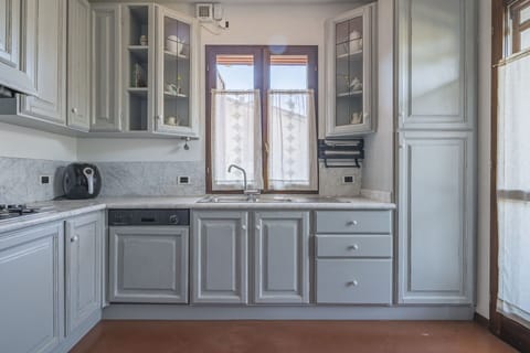 Autumn, Kitchen, Spring, Summer