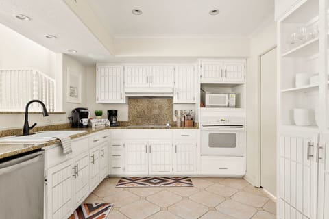 An electric oven, stove top, microwave, and dishwasher makes it a breeze to cook for a crowd.