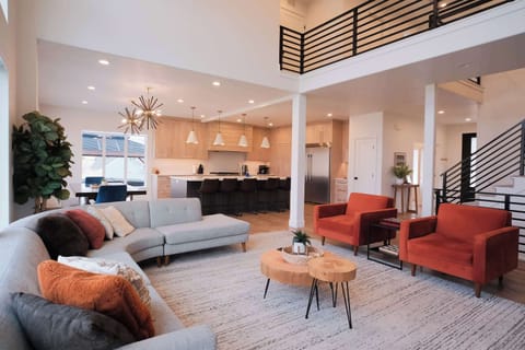 Seamless living: open kitchen and family room with ample space!