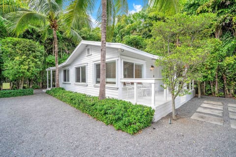 Tropical Setting - Welcome Home!