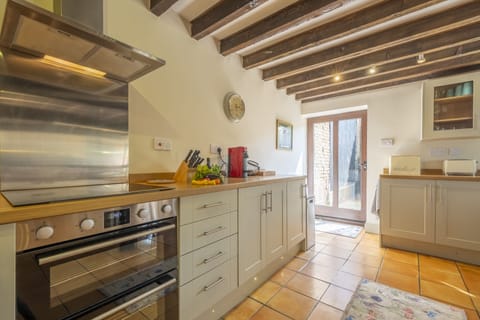 Ground floor:  Ample kitchen facilities