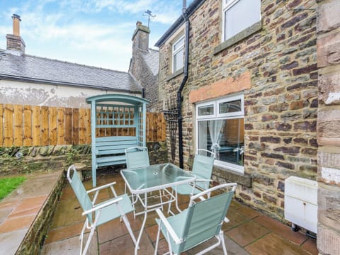 Outdoor eating area | Ivy Cottage, Stanhope