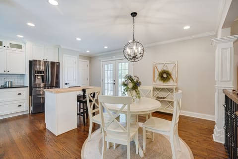 Dining Area | Main Floor | Dishware & Flatware Provided