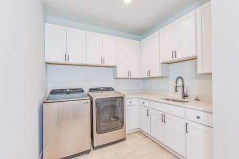 F141a8e3 d4f6 4959 8df8 61baf9984ddf