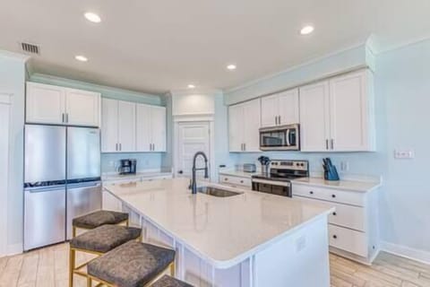 100f05b1 1bd6 430f a071 de1ed1c3ba56