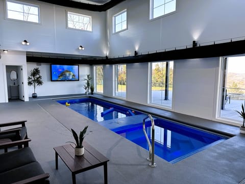 Private pool, hot tub & infrared sauna!