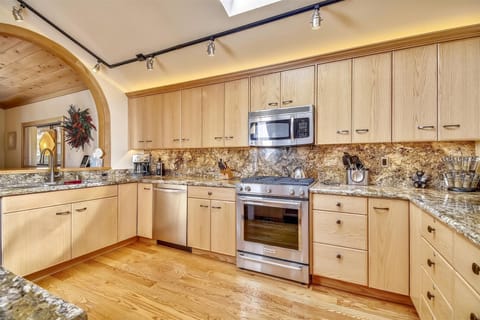 Light newly remodeled kitchen