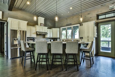 Kitchen bar seating for 5