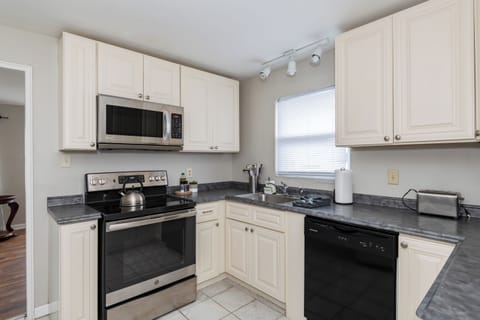 Heritage Hideaway Kitchen! Love to cook, enjoy all the high end kitchen tools!