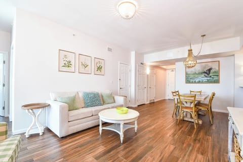 The Palms of Destin 21215 - Living and Dining Area