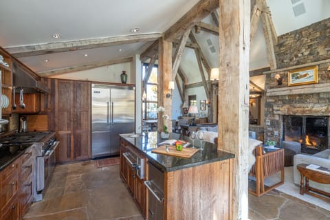 3.1-mountain-house-mountain-village-kitchen2