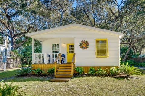 Palm Coast Vacation Rental | 2BR | 2BA | 865 Sq Ft | Stairs Required