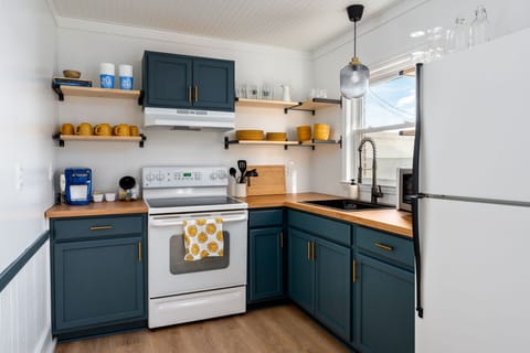 Fully stocked kitchen with all of the essentials you need