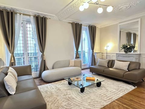 A spacious living room for you, with comfortable high-quality sofas for moments of extreme relaxation.